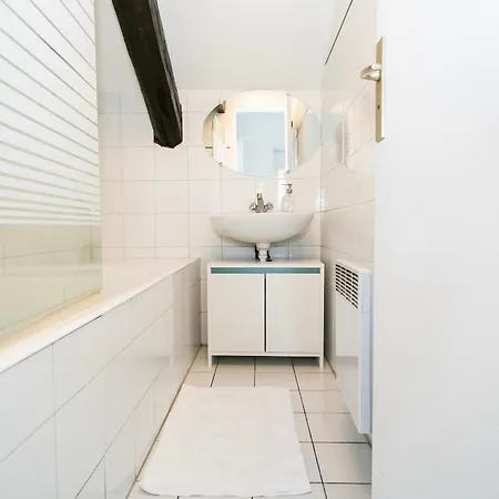 Apartment Upper 1br Cozy *