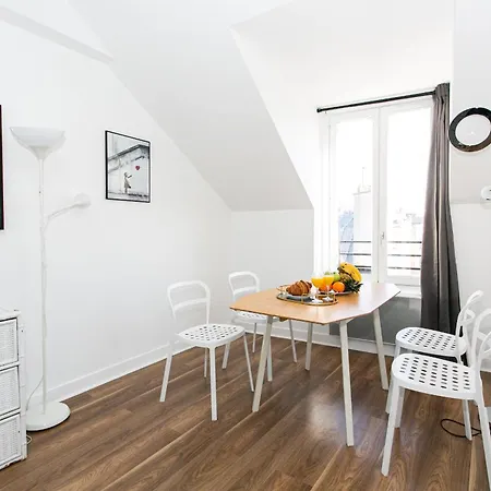 Apartment Upper 1br Cozy Paris