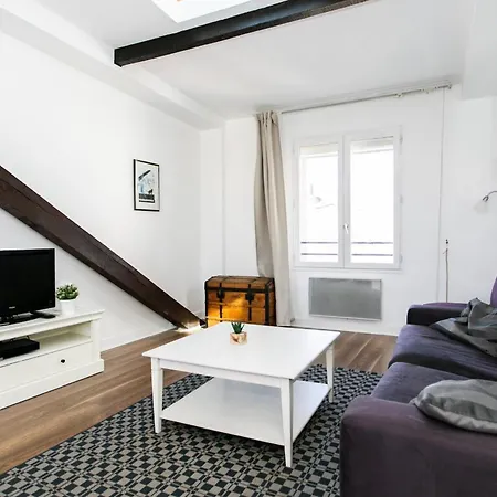 Apartment Upper 1br Cozy Paris